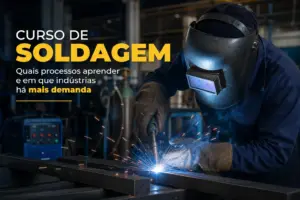 Soldador com capacete e luvas em estação de soldagem 2026